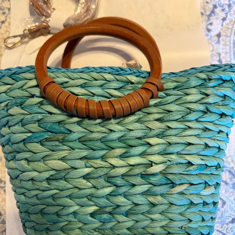 Straw turquoise purse